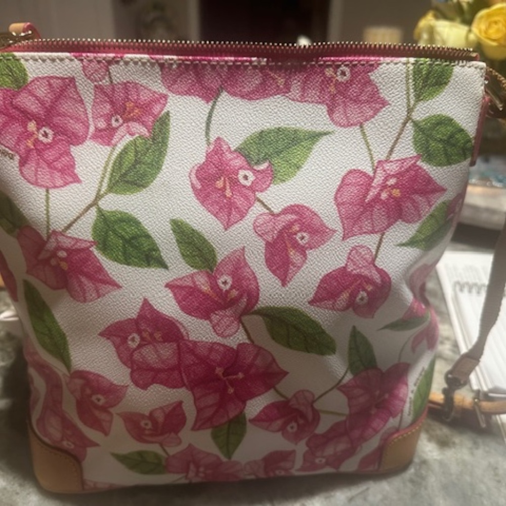 Dooney and Bourke BRAND NEW/RARE FLORAL FUSCHIA Pattern Crossbody Bag! - Picture 9 of 16